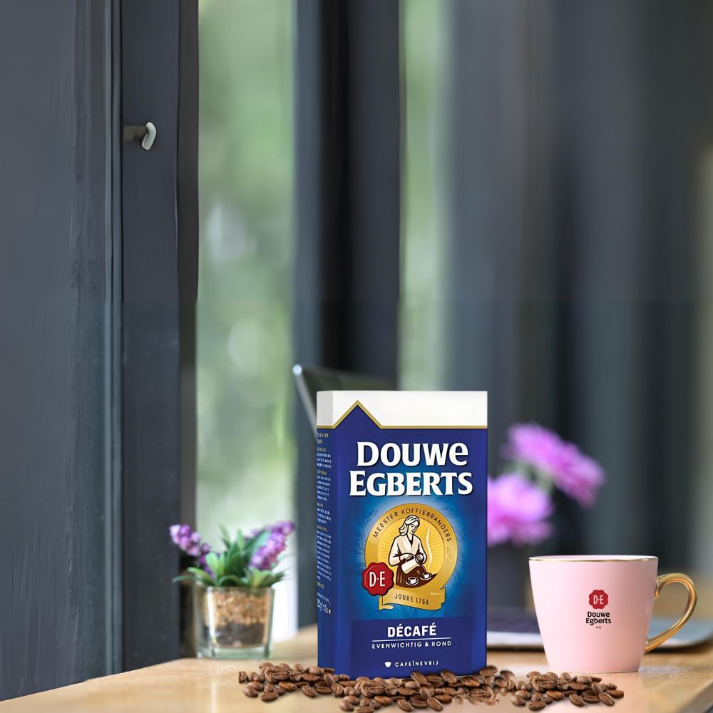Douwe Egberts Aroma Rood Decaf Coffee 17.6oz/500g