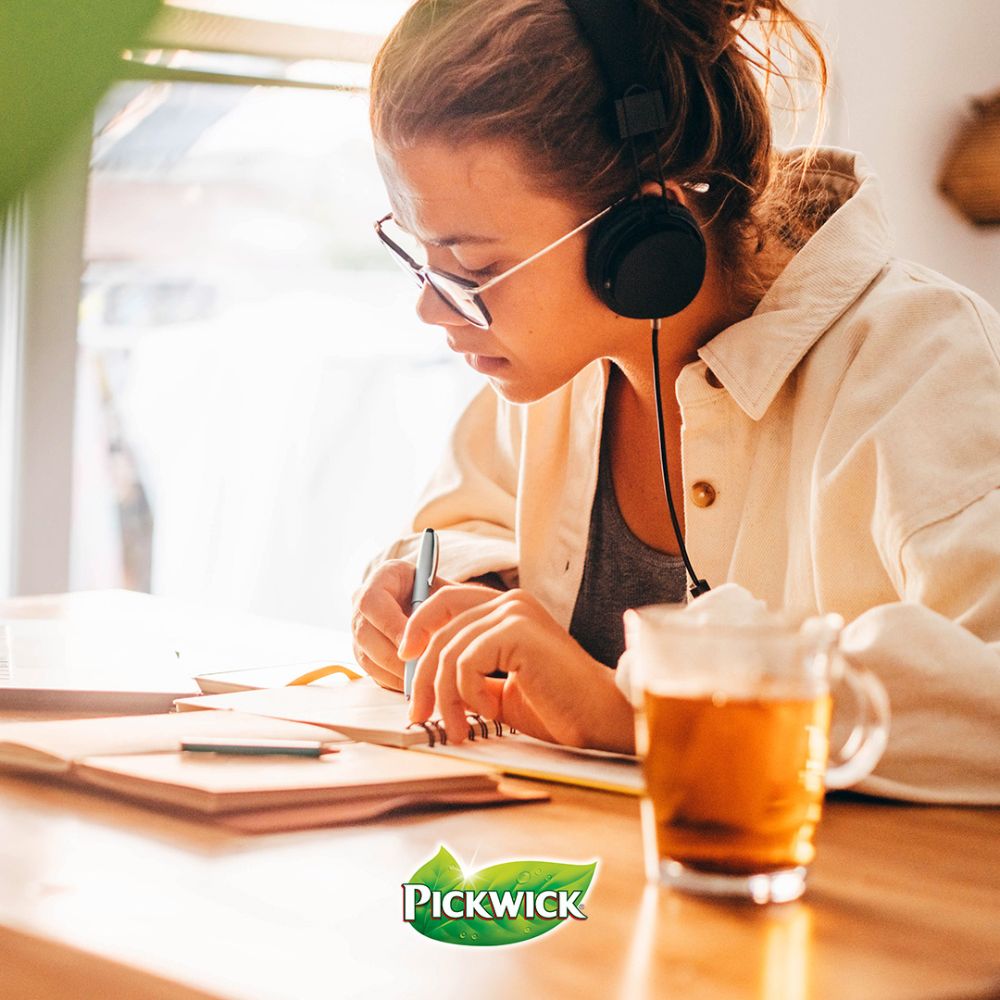 Clearance - Pickwick Strawberry Black Tea 20 tea bags